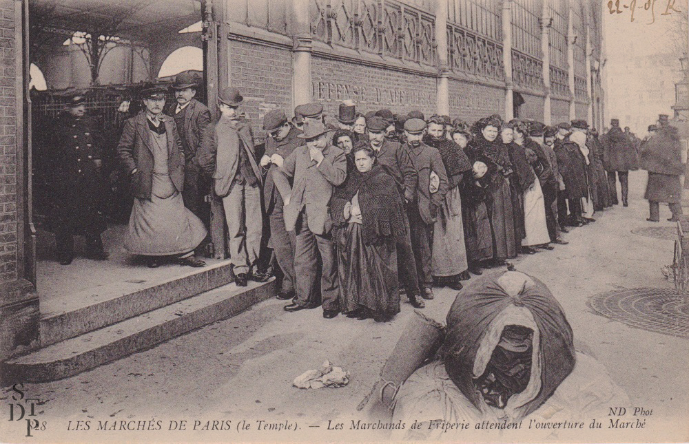 Marché du Carreau du Temple marchands de friperie 1904 Souviens Toi De Paris