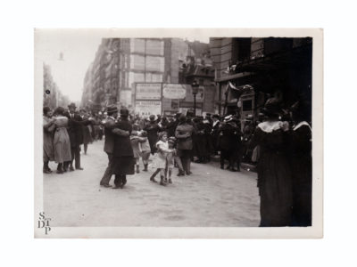 Bastille Day ball on Faubourg Saint-Denis street, Marcel Rol circa 1916 Souviens Toi De Paris vintage souvenir shop view 0 old photography