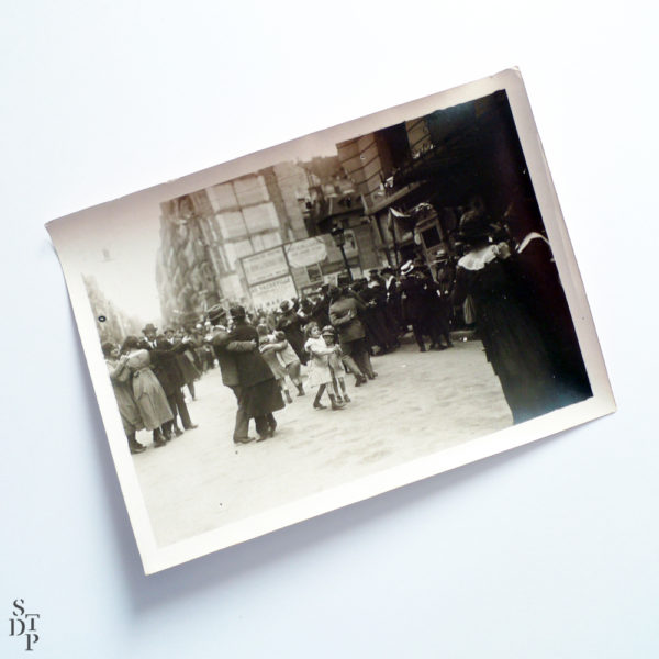 Bastille Day ball on Faubourg Saint-Denis street, Marcel Rol circa 1916 Souviens Toi De Paris vintage souvenir shop view 2 old photography