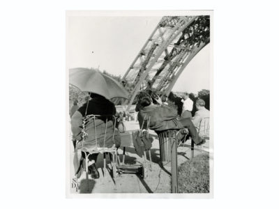 Photo photographe Tour Eiffel à tout prix 1957 Souviens Toi De Paris vintage photo ancienne vue 0