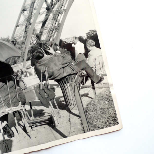 Photo photographe Tour Eiffel à tout prix 1957 Souviens Toi De Paris vintage photo ancienne vue 2