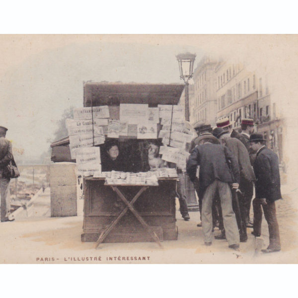 L'illustré intéressant Carte postale ancienne kiosque parisien Souviens Toi De Paris vue 0 Paris Vintage