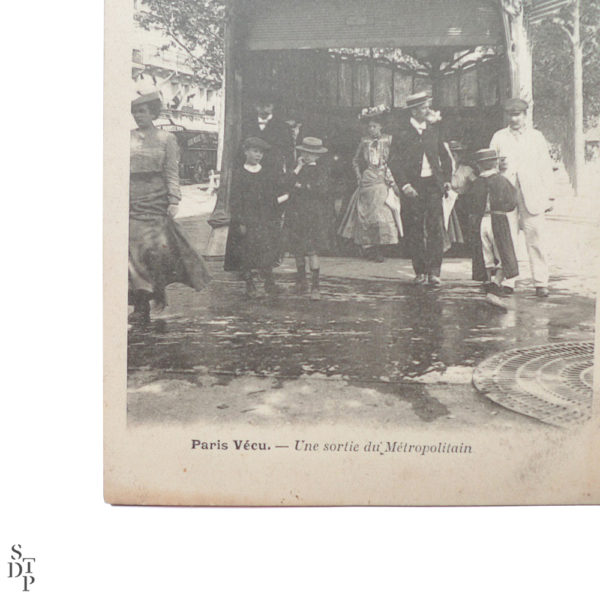 Une sortie du Métropolitain Paris Vécu CPA - 1904 Souviens Toi De Paris vue 2 Carte Postale Ancienne