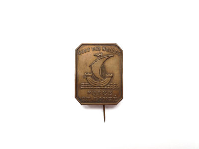 Ancien insigne de fort des halles de Paris devise force et bonté circa 1920 Souviens Toi De Paris parisian vintage souvenir vue 0