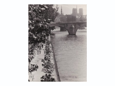 Photographie ancienne Berges de Seine bain de soleil Quai des Tuileries 1984 Keystone Souviens Toi De Paris vintage souvenir vue 0