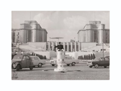 Trocadero et agent de circulation Place de Varsovie Souviens Toi De Paris vue 0 vintage Paris photo