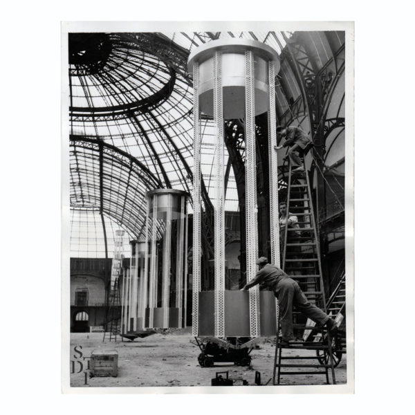 Photo installation lumineuse au Grand Palais 1956 Souviens Toi De Paris vintage photography vue 0